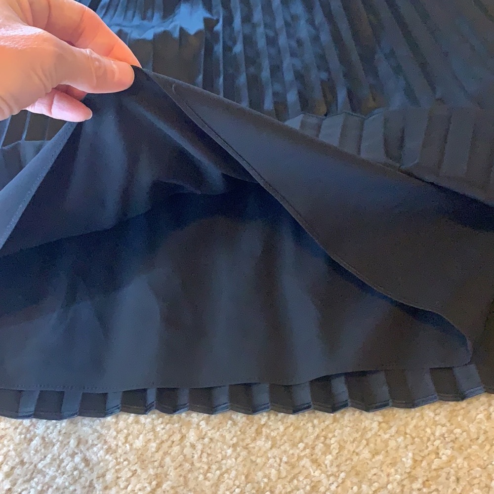 T TAHARI PHEOBE Black Satin Pleated Skirt size M - Picture 13 of 15